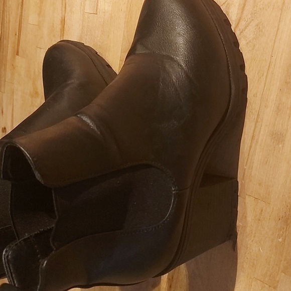 NEW LOOK Black Combat Boots/ Platform/ Sz 7/ Womens/ Pullon/ Grip/ Mint Conditio - Picture 2 of 7